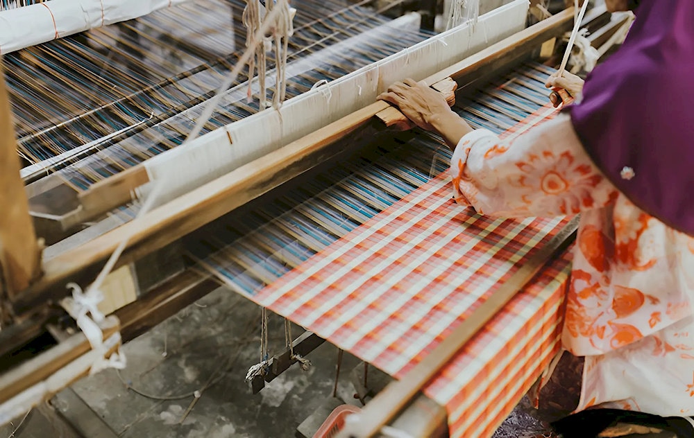 Learn about the unique weaving techniques and natural materials used by the H'Mong people in Cat Cat Village